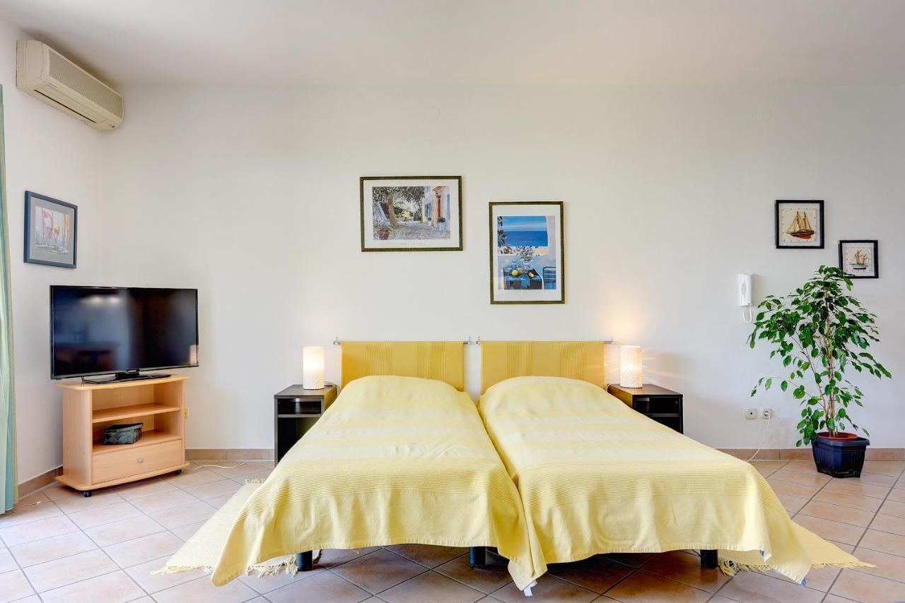 Apartments Villa Ana เมดูลิน ภายนอก รูปภาพ
